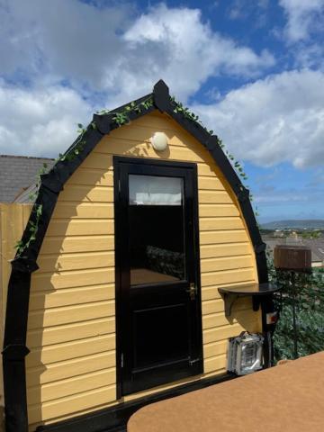 Arch Pod & Hot Tub Apartment Карндона Екстериор снимка