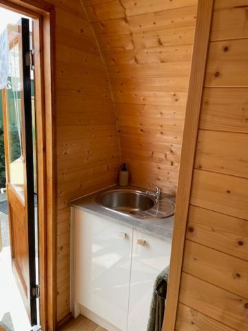 Arch Pod & Hot Tub Apartment Карндона Екстериор снимка