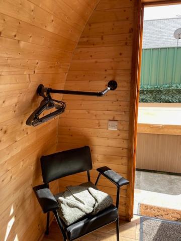 Arch Pod & Hot Tub Apartment Карндона Екстериор снимка