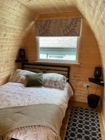 Arch Pod & Hot Tub Apartment Карндона Екстериор снимка
