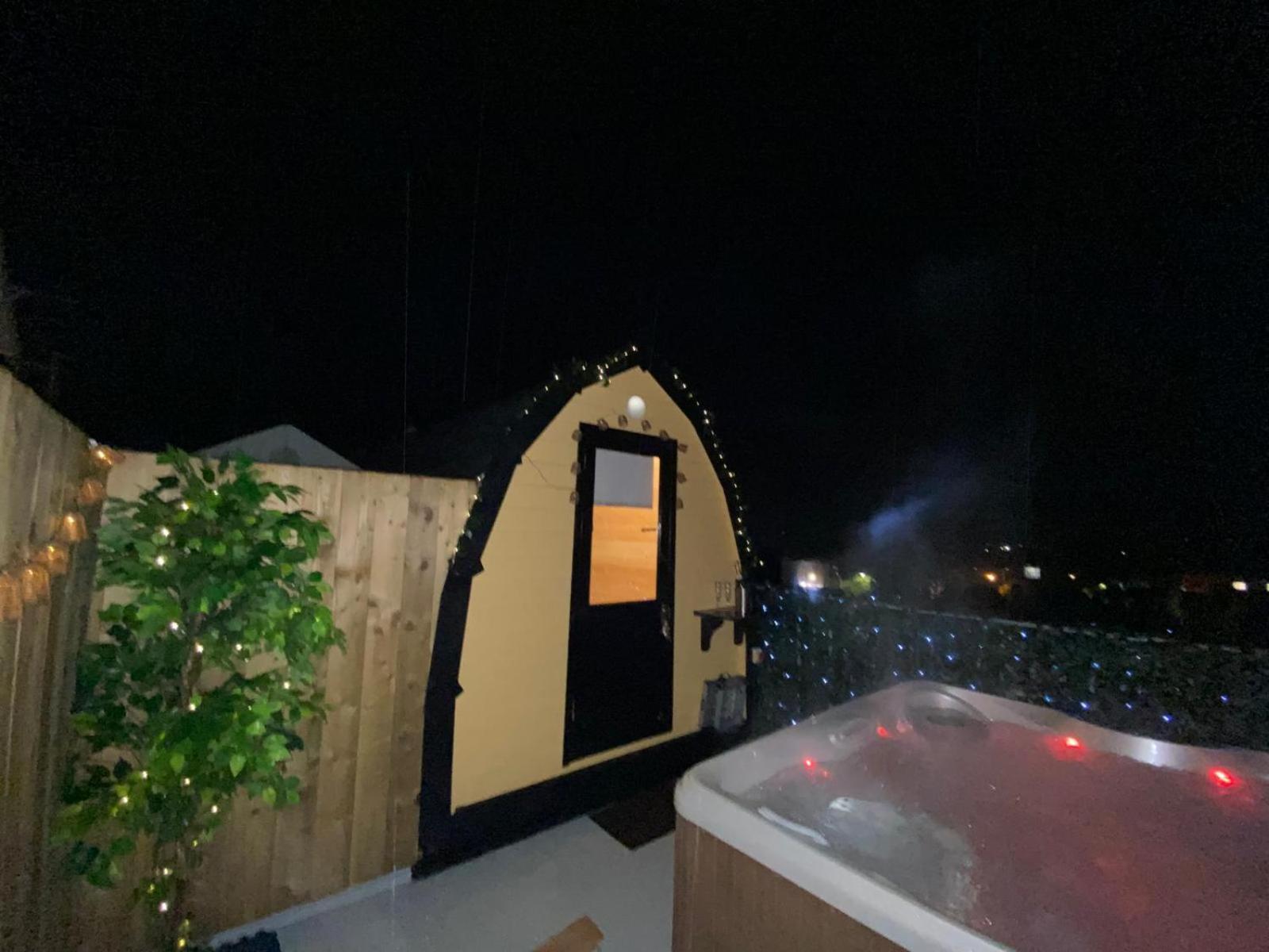 Arch Pod & Hot Tub Apartment Карндона Екстериор снимка